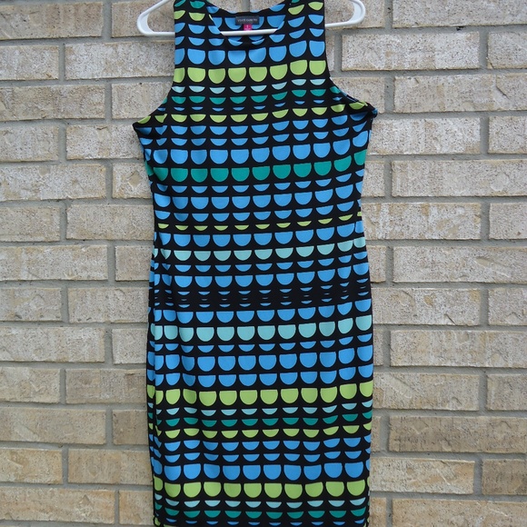 SIZE S. Vince Camuto stretch geometric design dress. - Picture 7 of 8